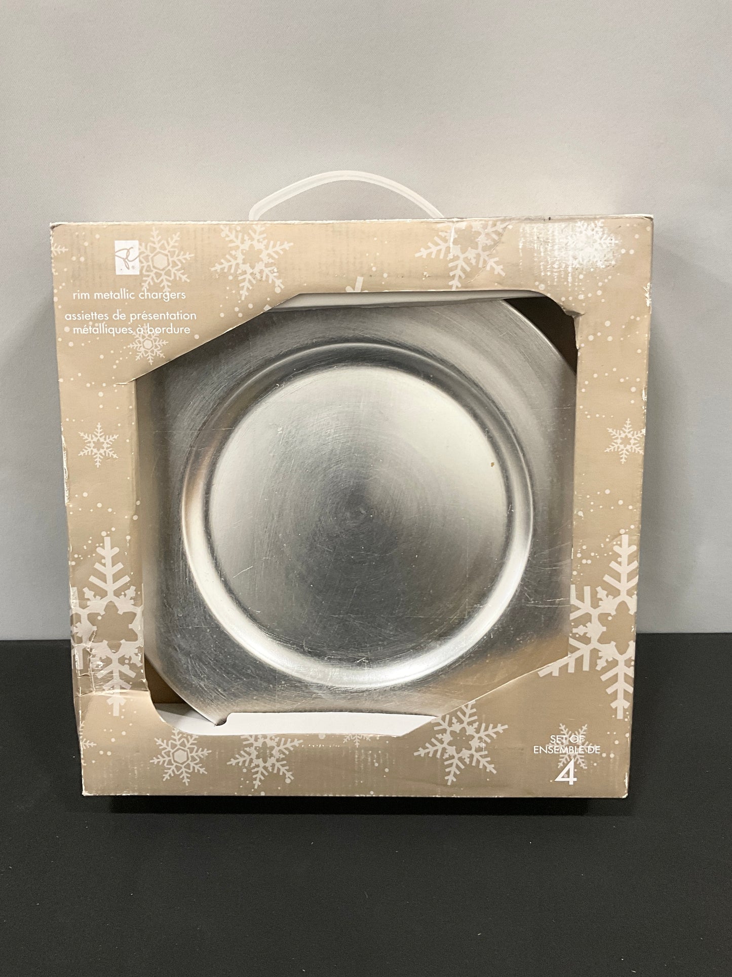 Metallic plate set of 4 (New)